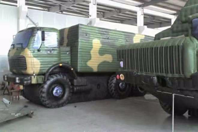 鹤岗大型军事车